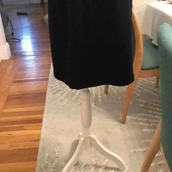 Banana Republic sleeveless poly/rayon/spandex back zipper dress. - Picture 5 of 10